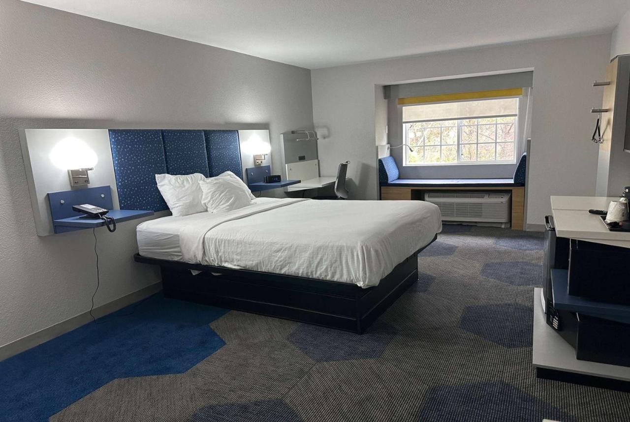 Microtel Inn & Suites By Wyndham Manchester - Newly Renovated Exterior photo